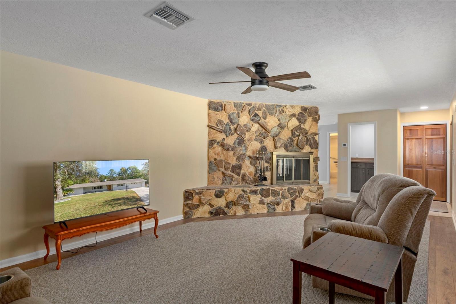 Image 6 of 42 For 27 Beverly Court