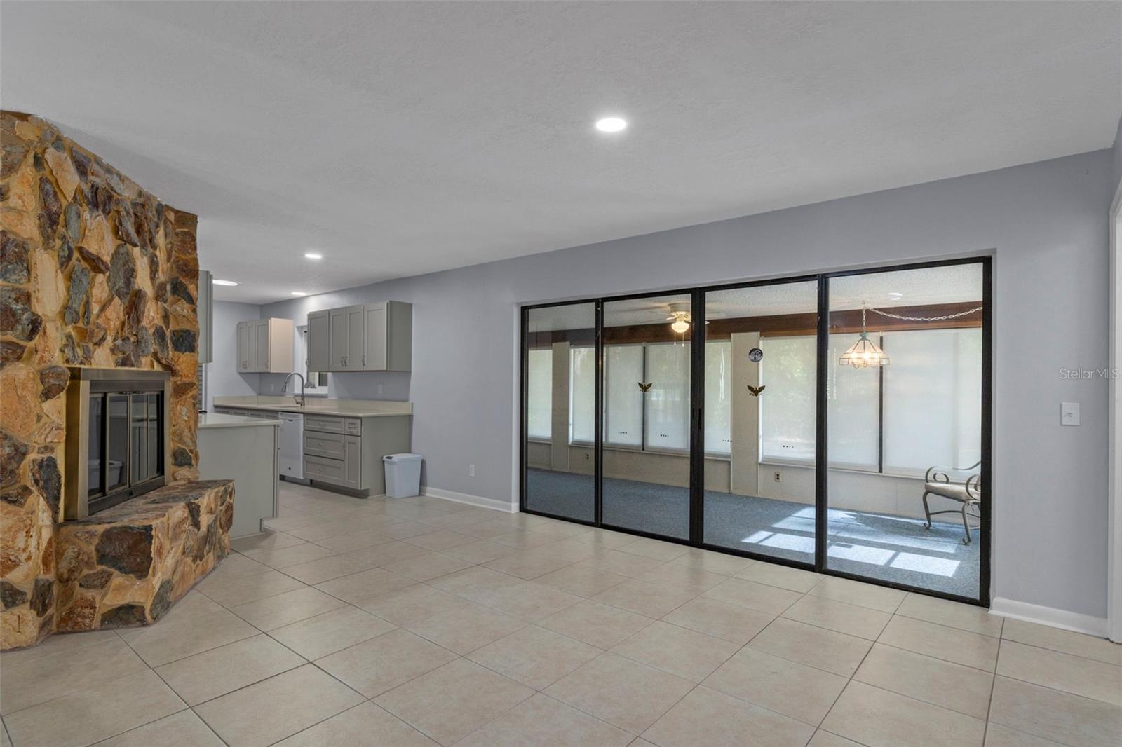 Image 8 of 42 For 27 Beverly Court