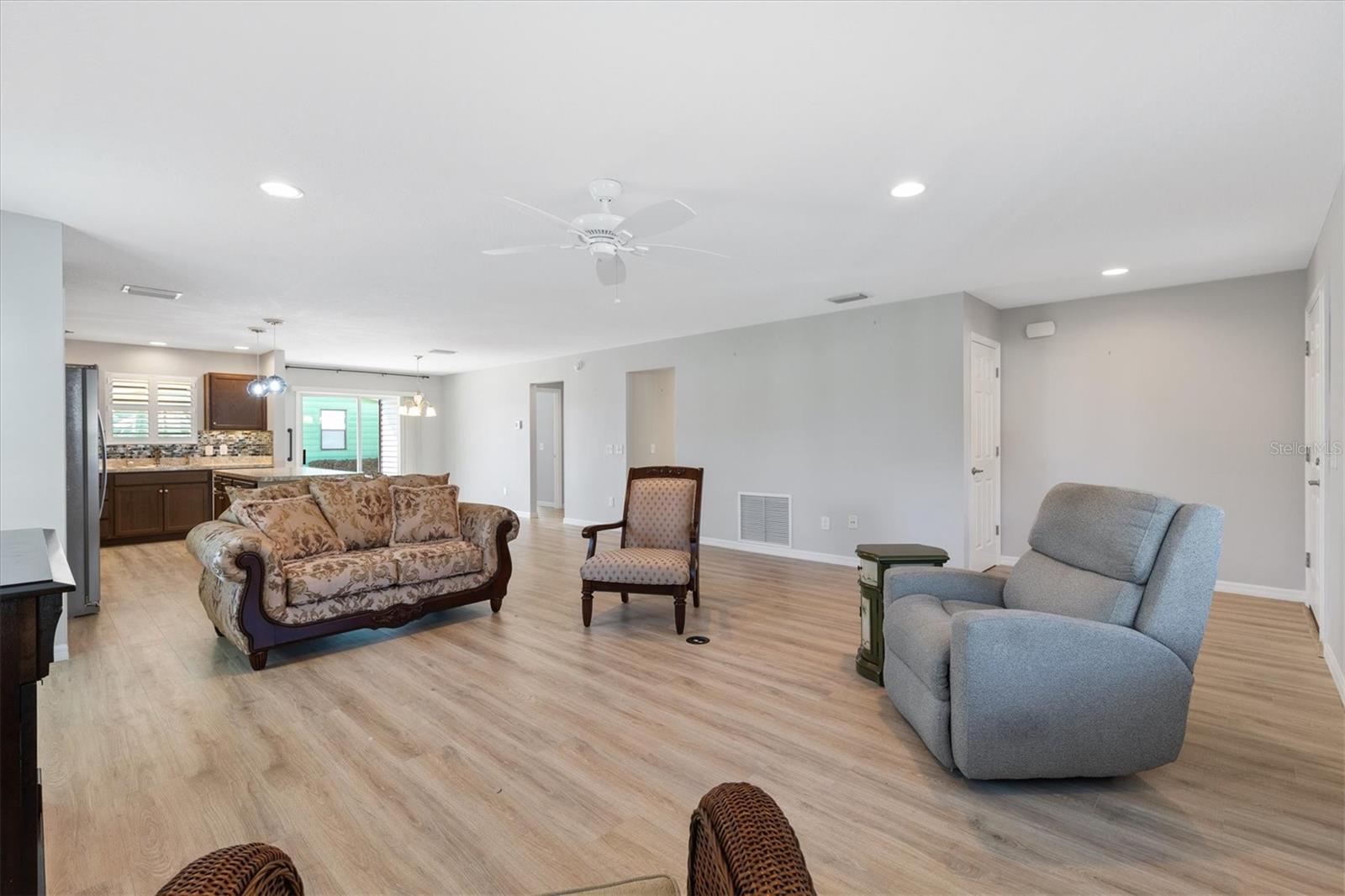 Image 5 of 37 For 706 Jason Drive