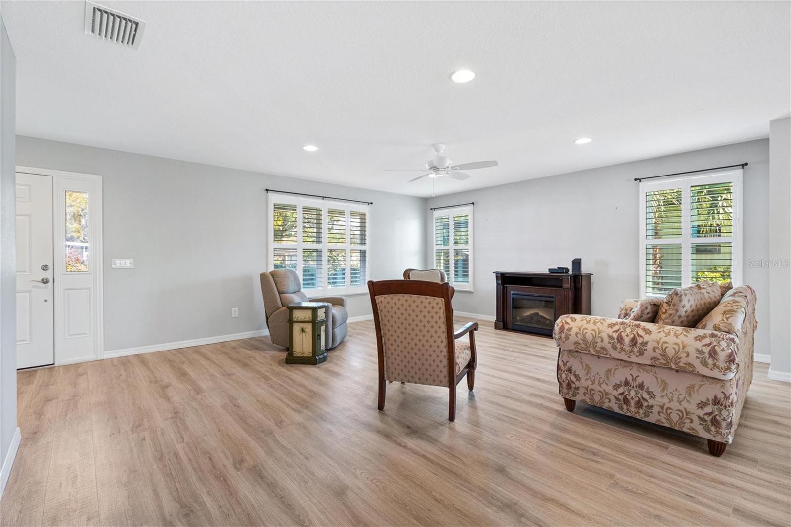 Image 6 of 37 For 706 Jason Drive