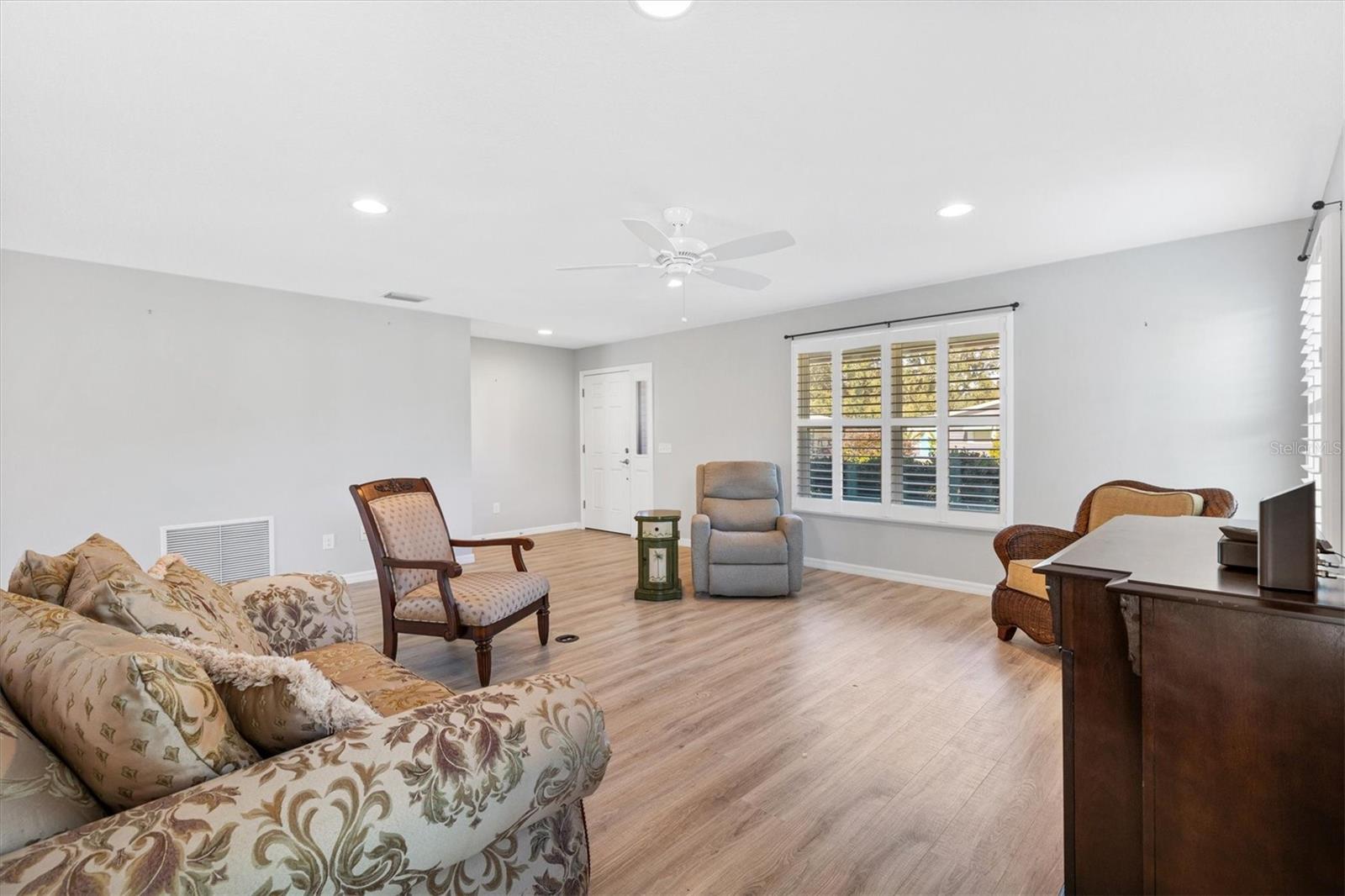 Image 7 of 37 For 706 Jason Drive