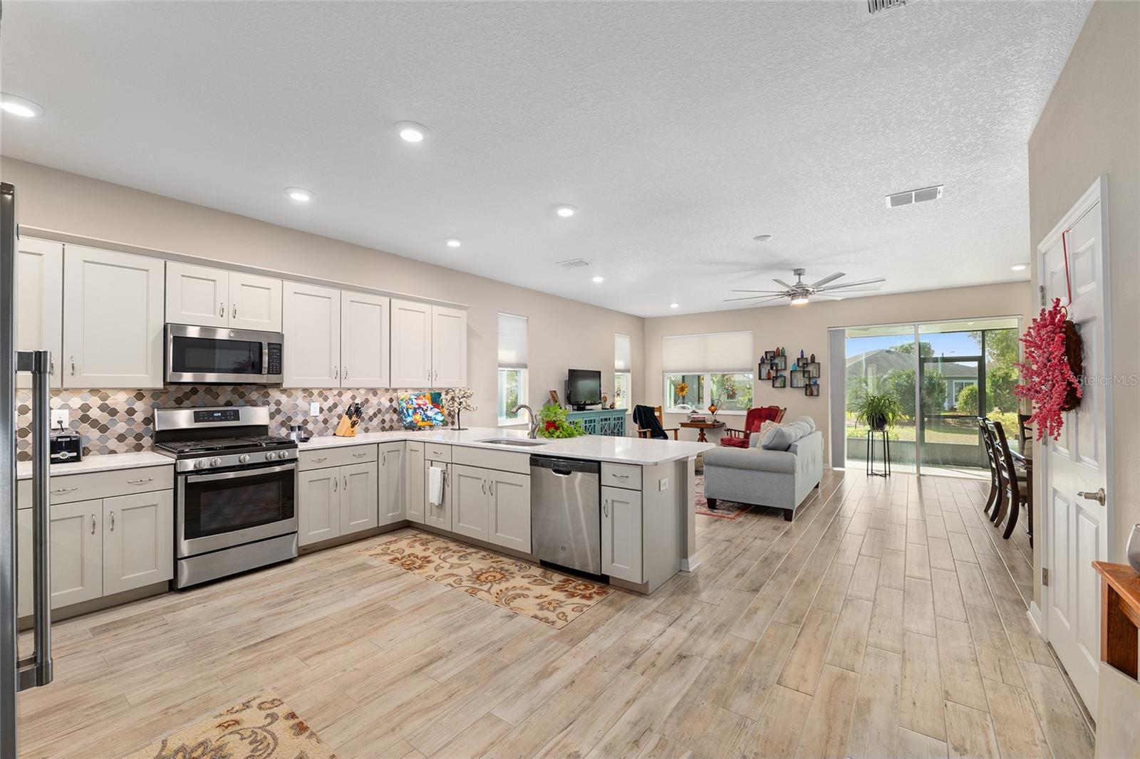 Image 11 of 49 For 7981 85th Loop