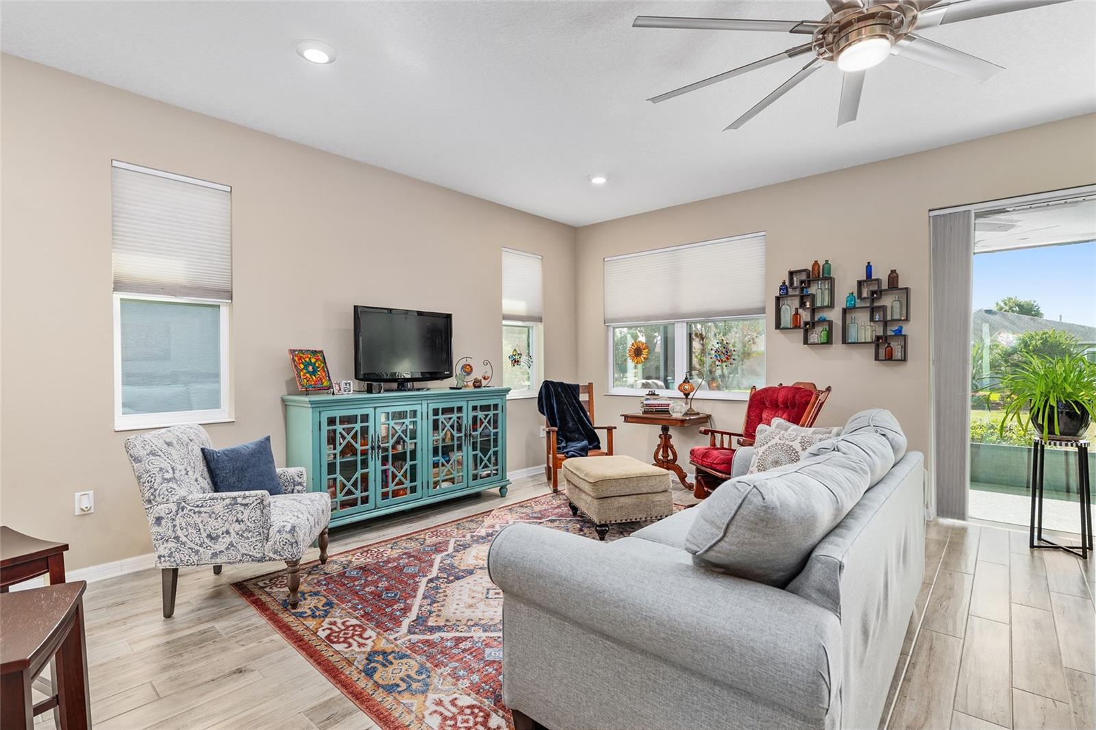 Image 13 of 49 For 7981 85th Loop