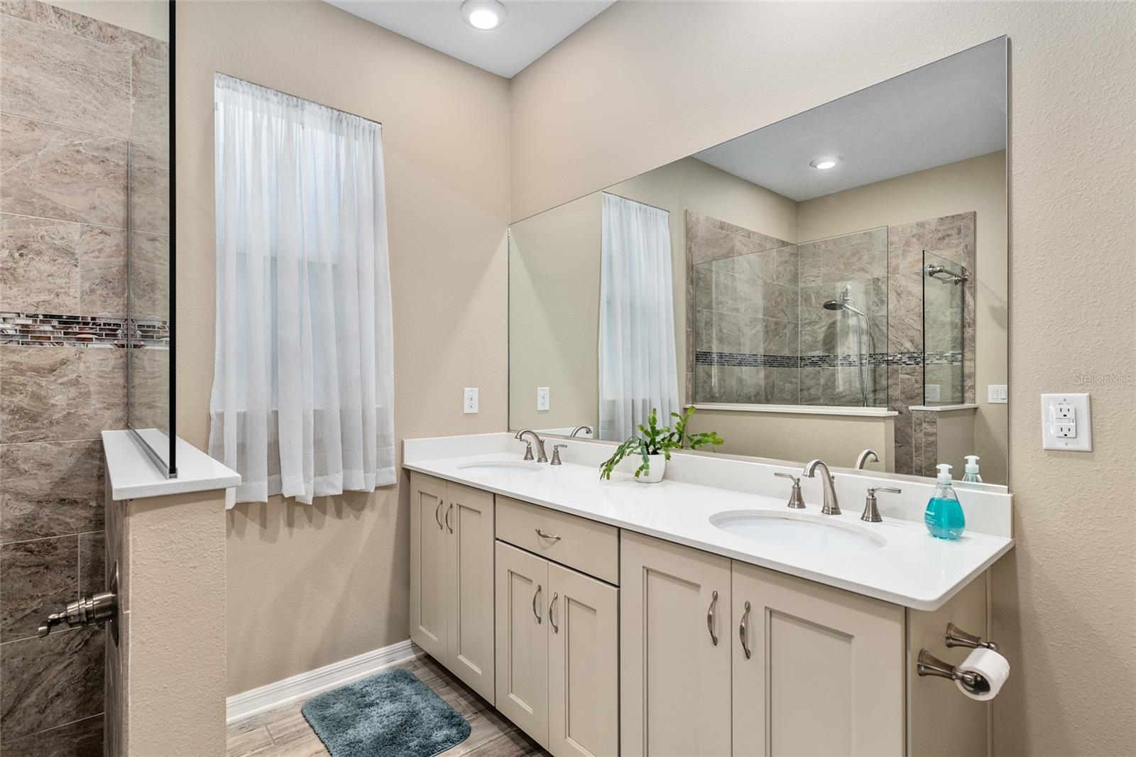 Image 29 of 49 For 7981 85th Loop