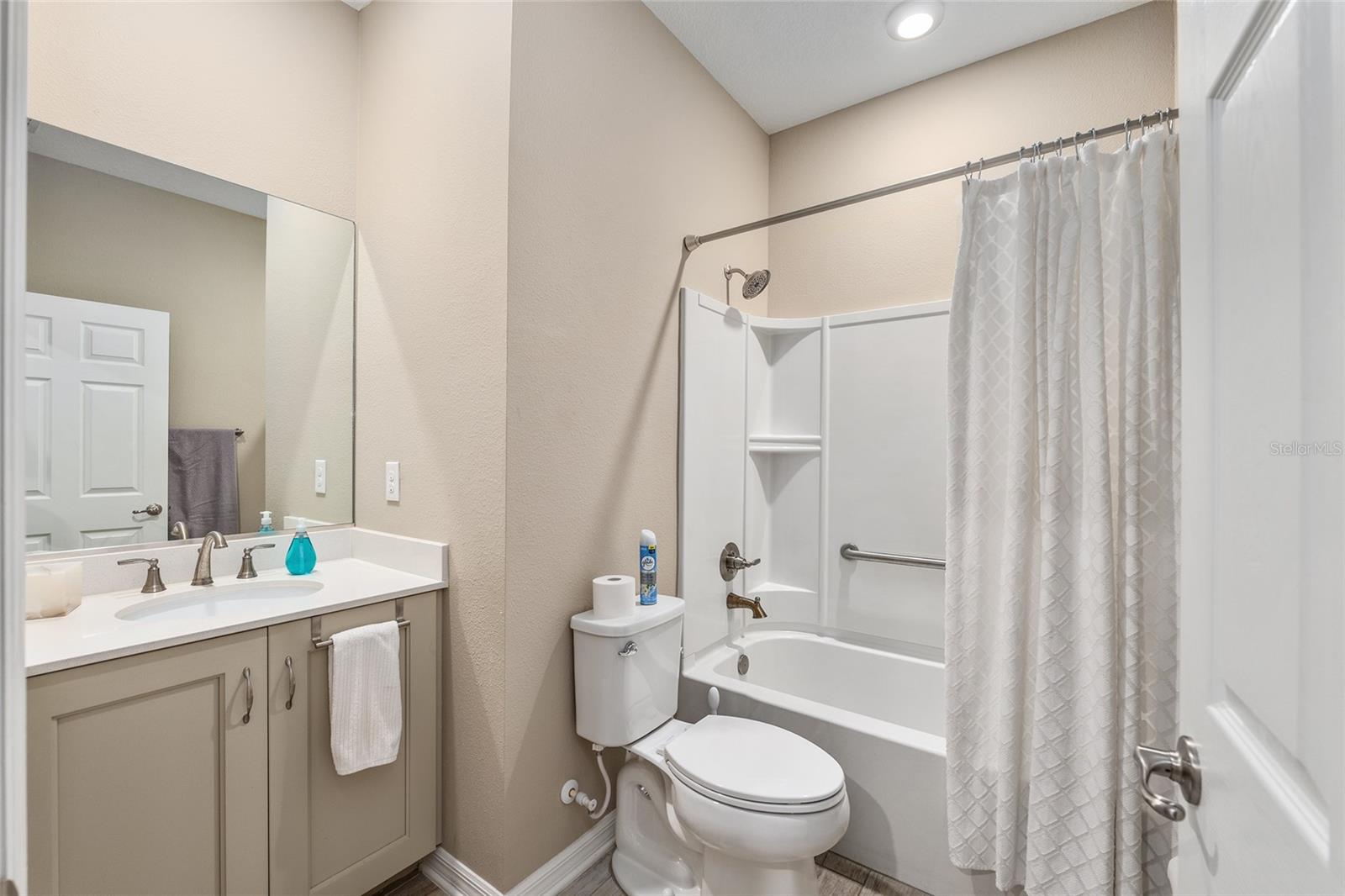 Image 33 of 49 For 7981 85th Loop