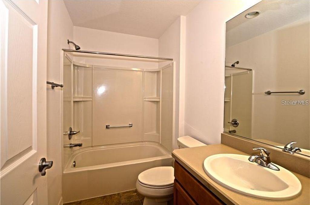 Image 17 of 27 For 853 Sapphire Place