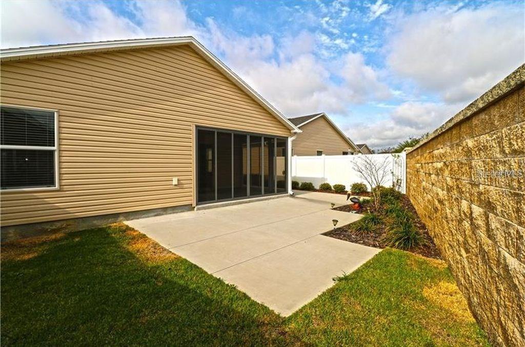 Image 5 of 27 For 853 Sapphire Place