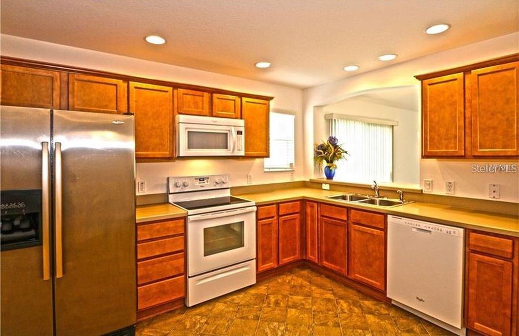 Image 7 of 27 For 853 Sapphire Place