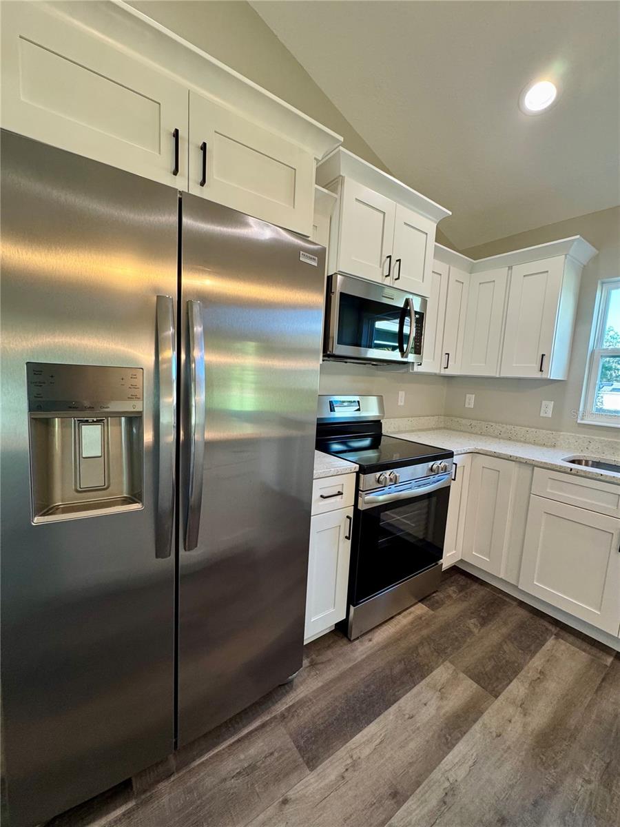 Image 4 of 21 For 13587 103rd Street