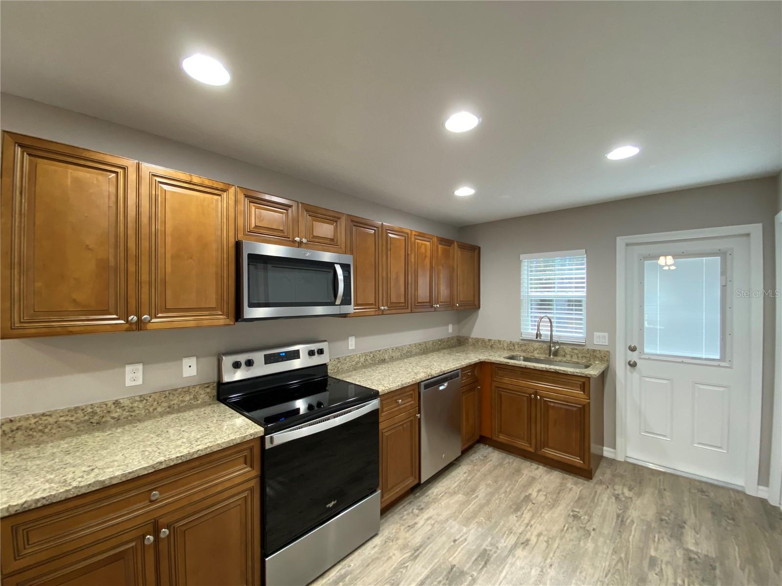 Listing photo id 11 for 8950 Mendoza Way