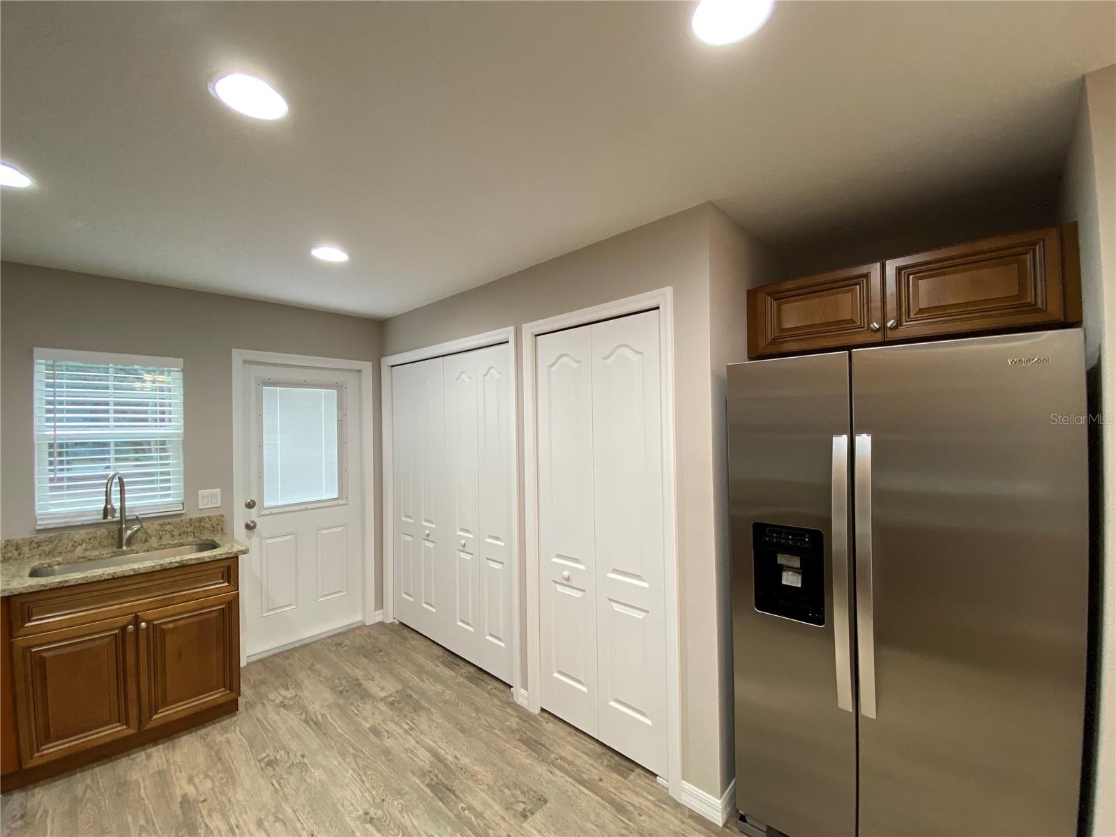 Listing photo id 12 for 8950 Mendoza Way