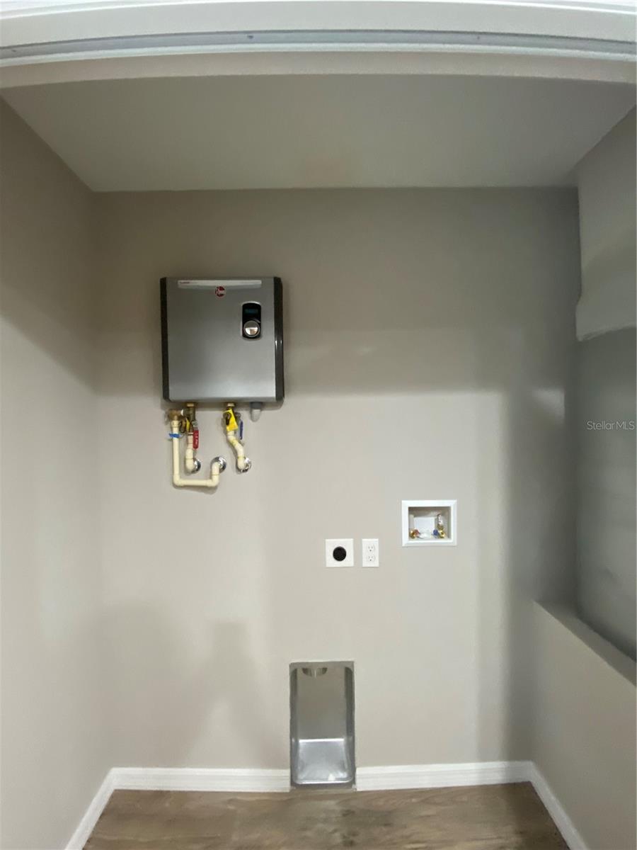 Listing photo id 21 for 8950 Mendoza Way