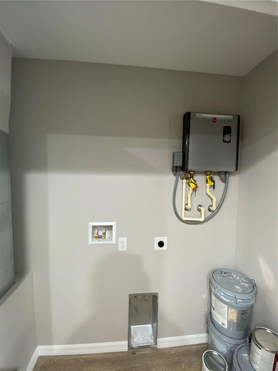 Listing photo id 30 for 8950 Mendoza Way