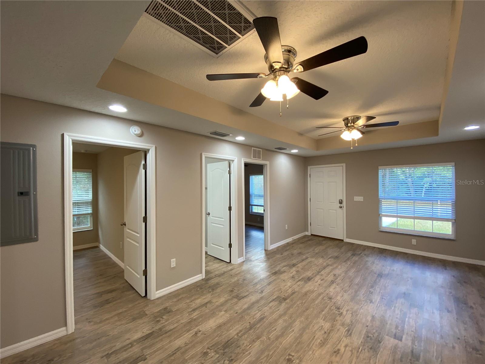 Listing photo id 3 for 8950 Mendoza Way