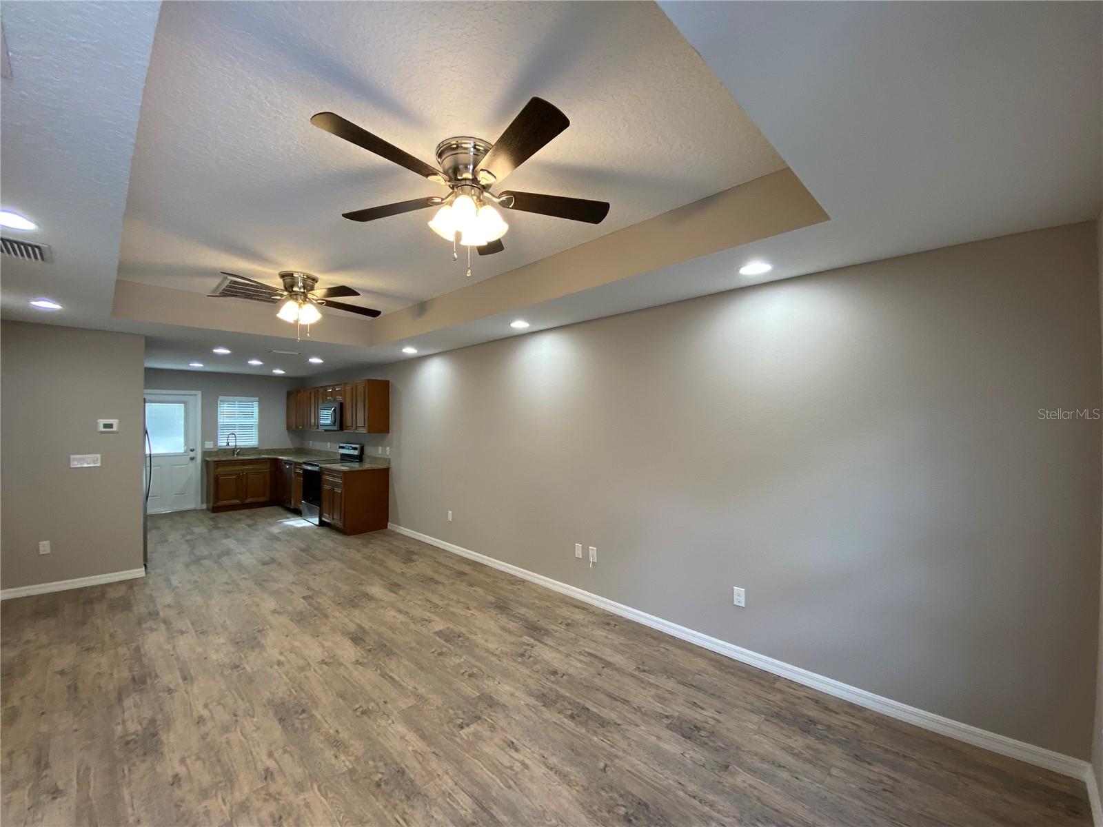 Listing photo id 4 for 8950 Mendoza Way