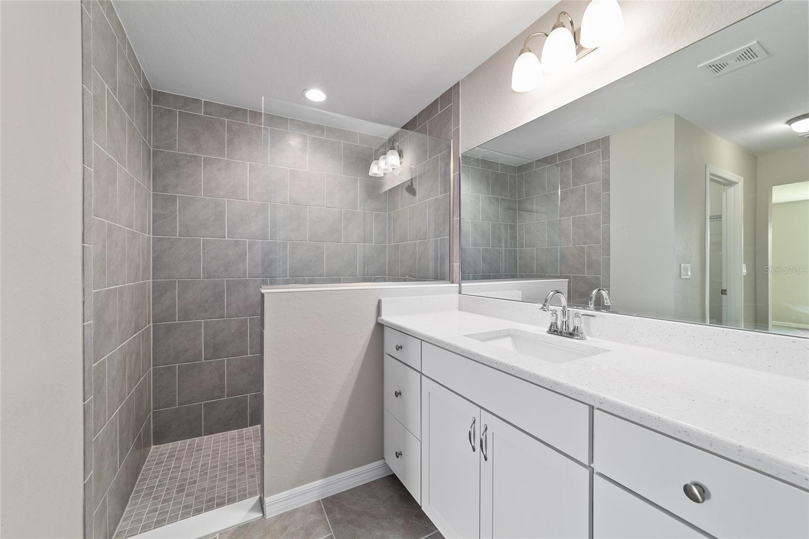 Image 11 of 20 For 7830 Jamaica Drive