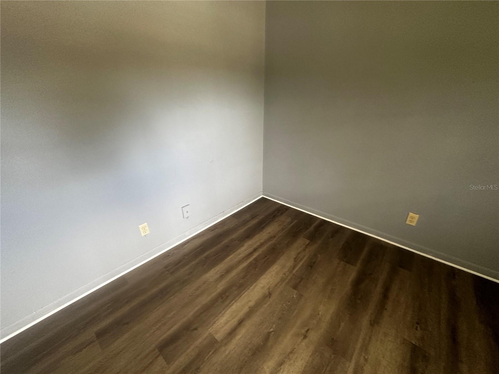 Image 3 of 6 For 2227 Pine Avenue 201