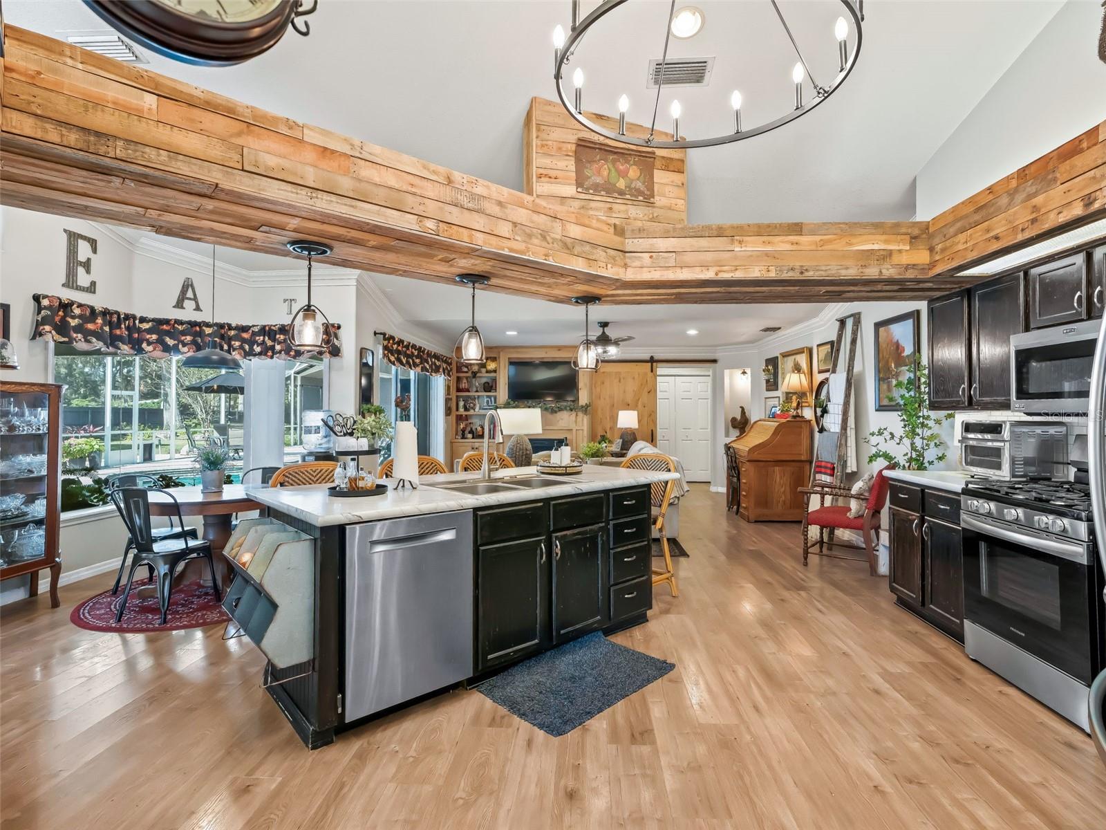 Image 9 of 31 For 601 36th Lane