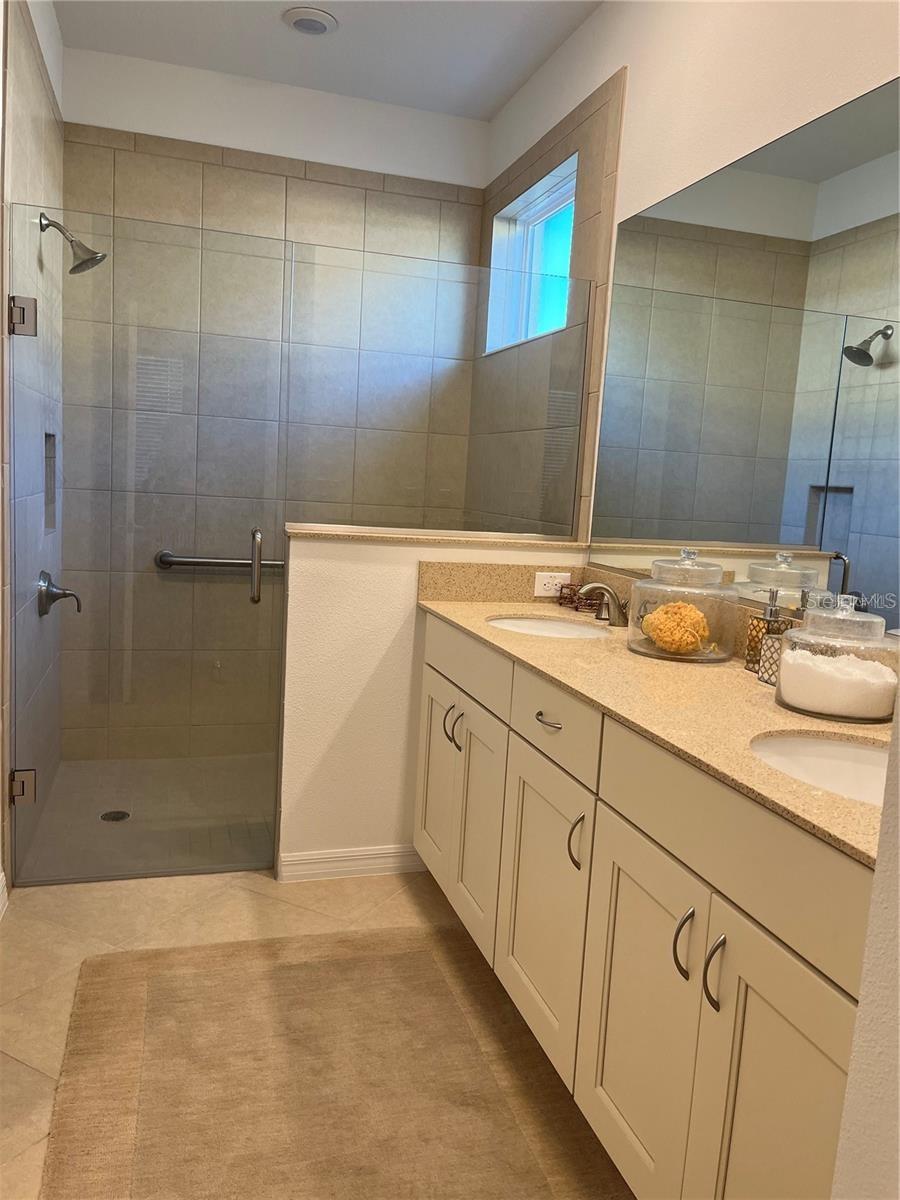 Image 6 of 8 For 9884 99th Loop