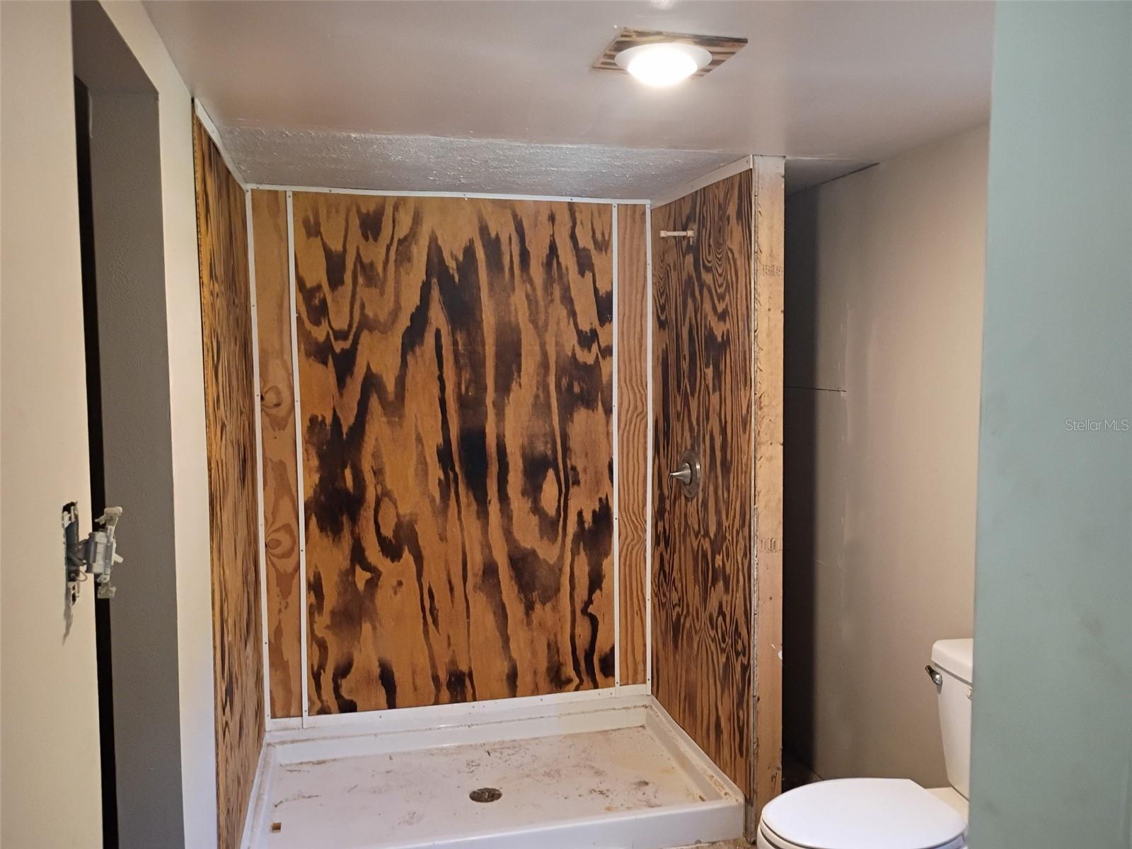 Image 17 of 46 For 17360 37th Lane