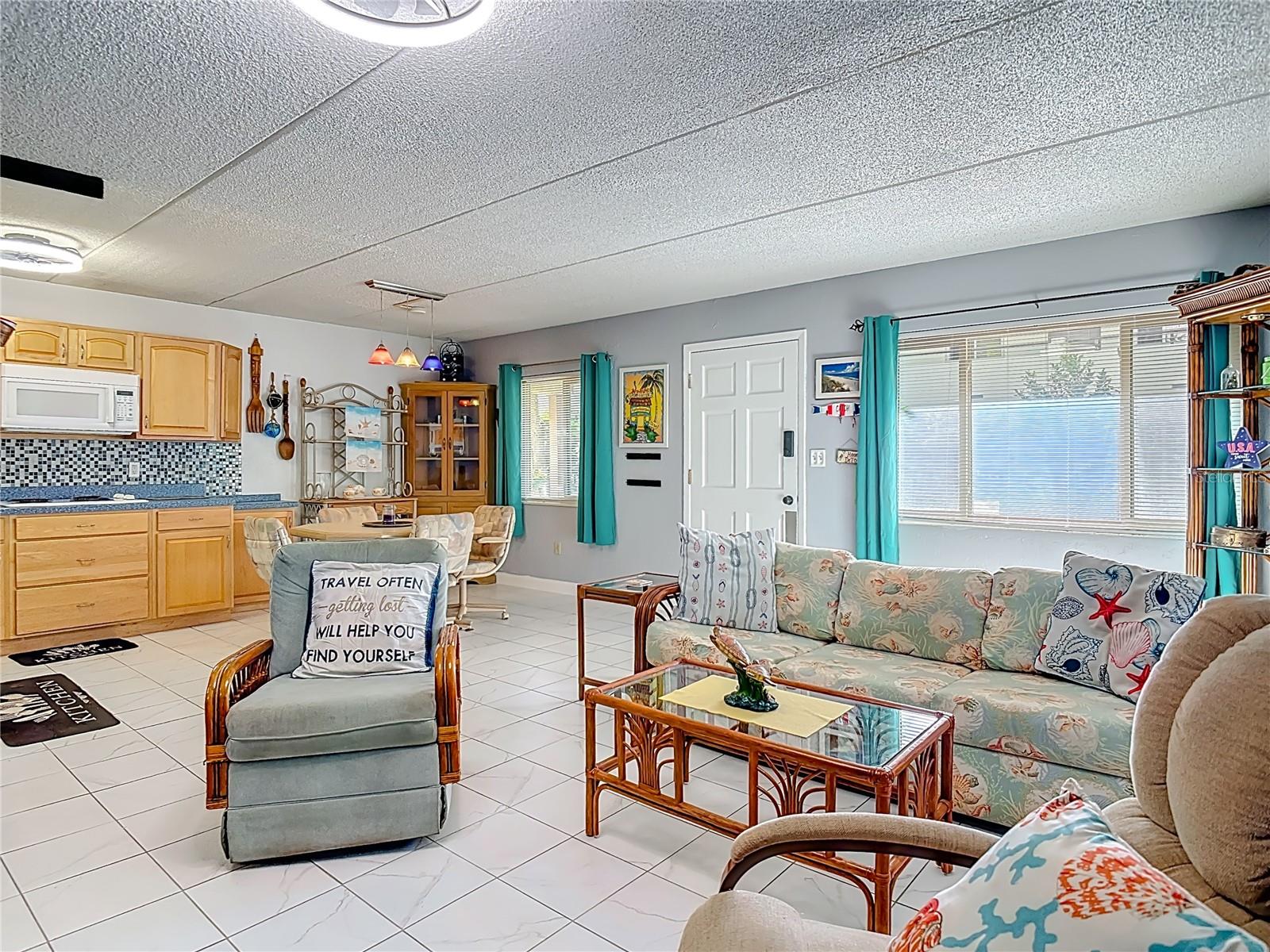 Image 14 of 35 For 400 Oakridge Boulevard 21