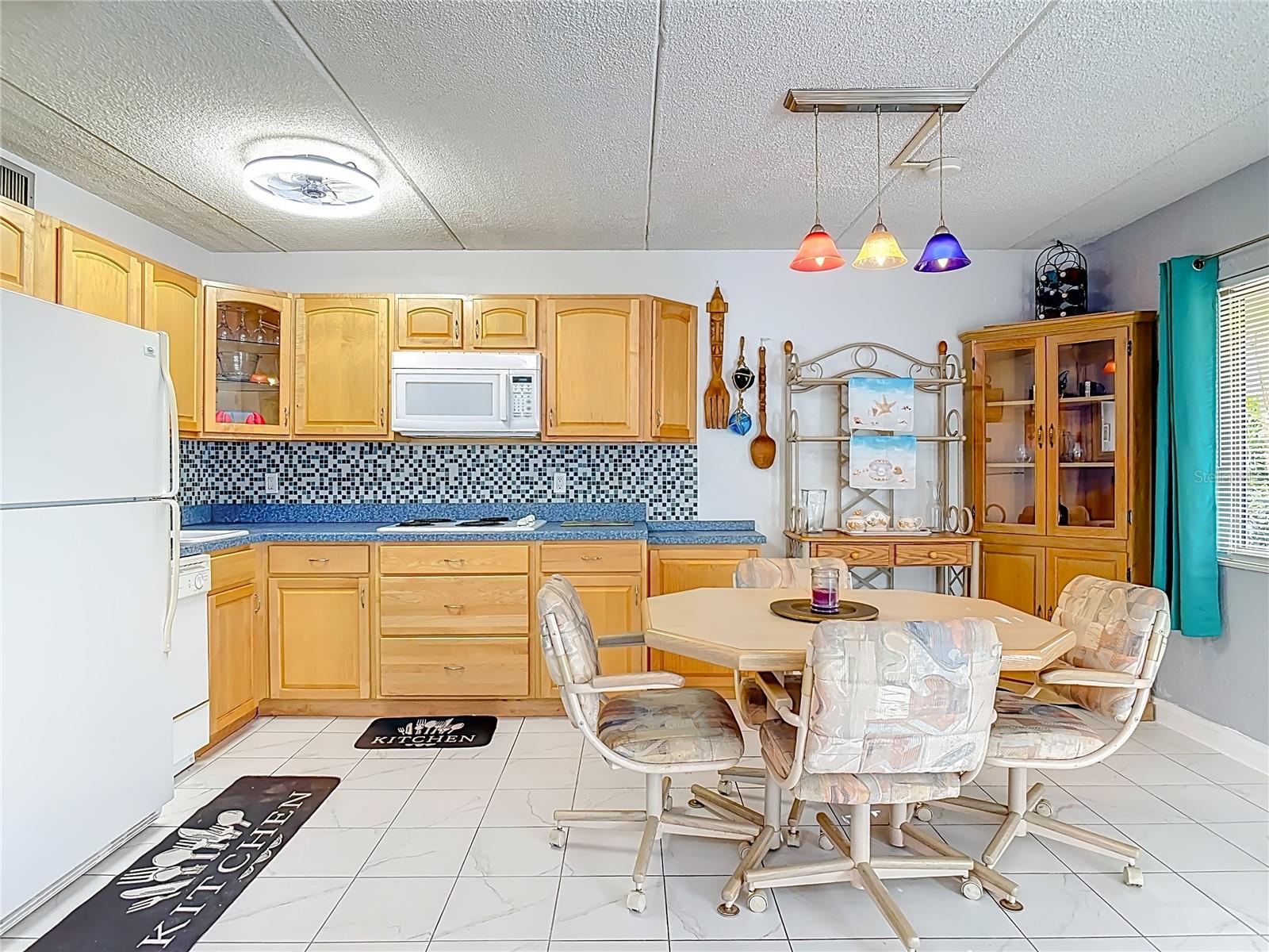 Image 17 of 35 For 400 Oakridge Boulevard 21