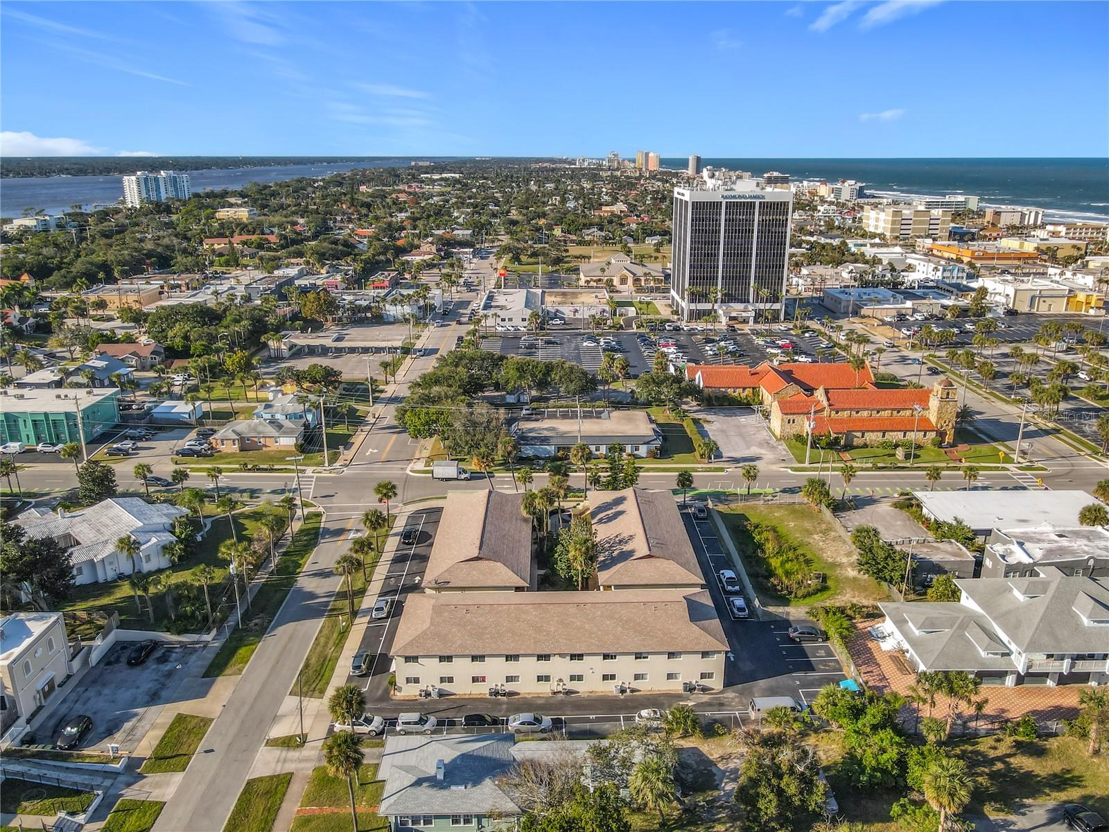 Image 33 of 35 For 400 Oakridge Boulevard 21