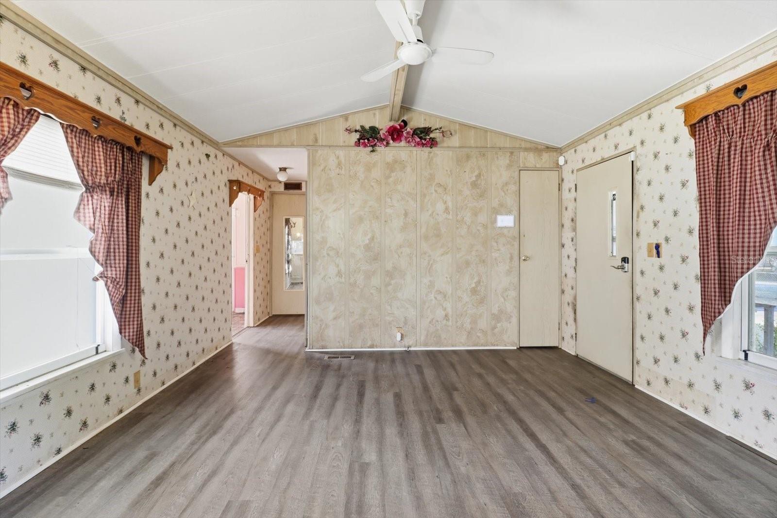 Image 13 of 41 For 939 Crystal Crest Terrace