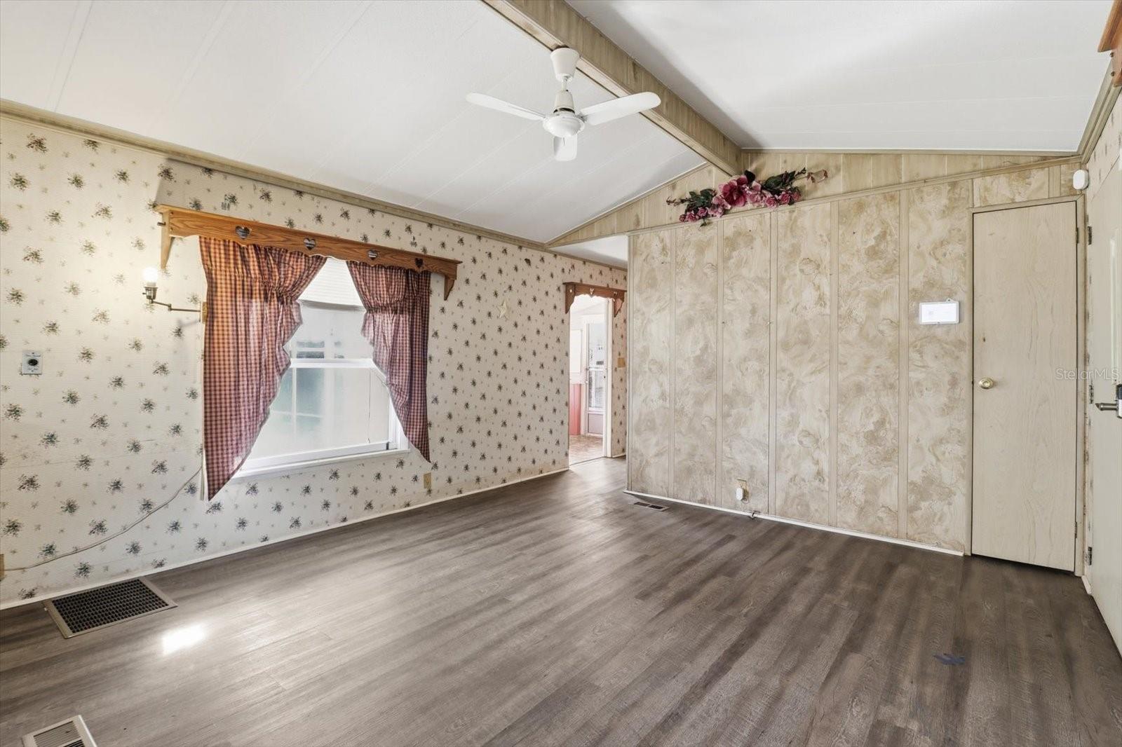 Image 14 of 41 For 939 Crystal Crest Terrace