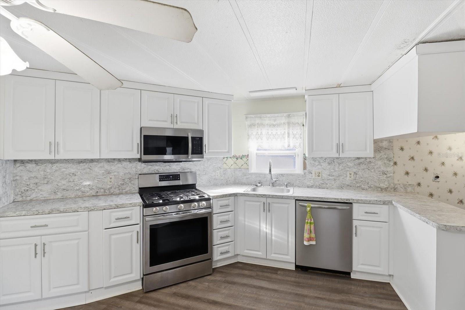 Image 16 of 41 For 939 Crystal Crest Terrace