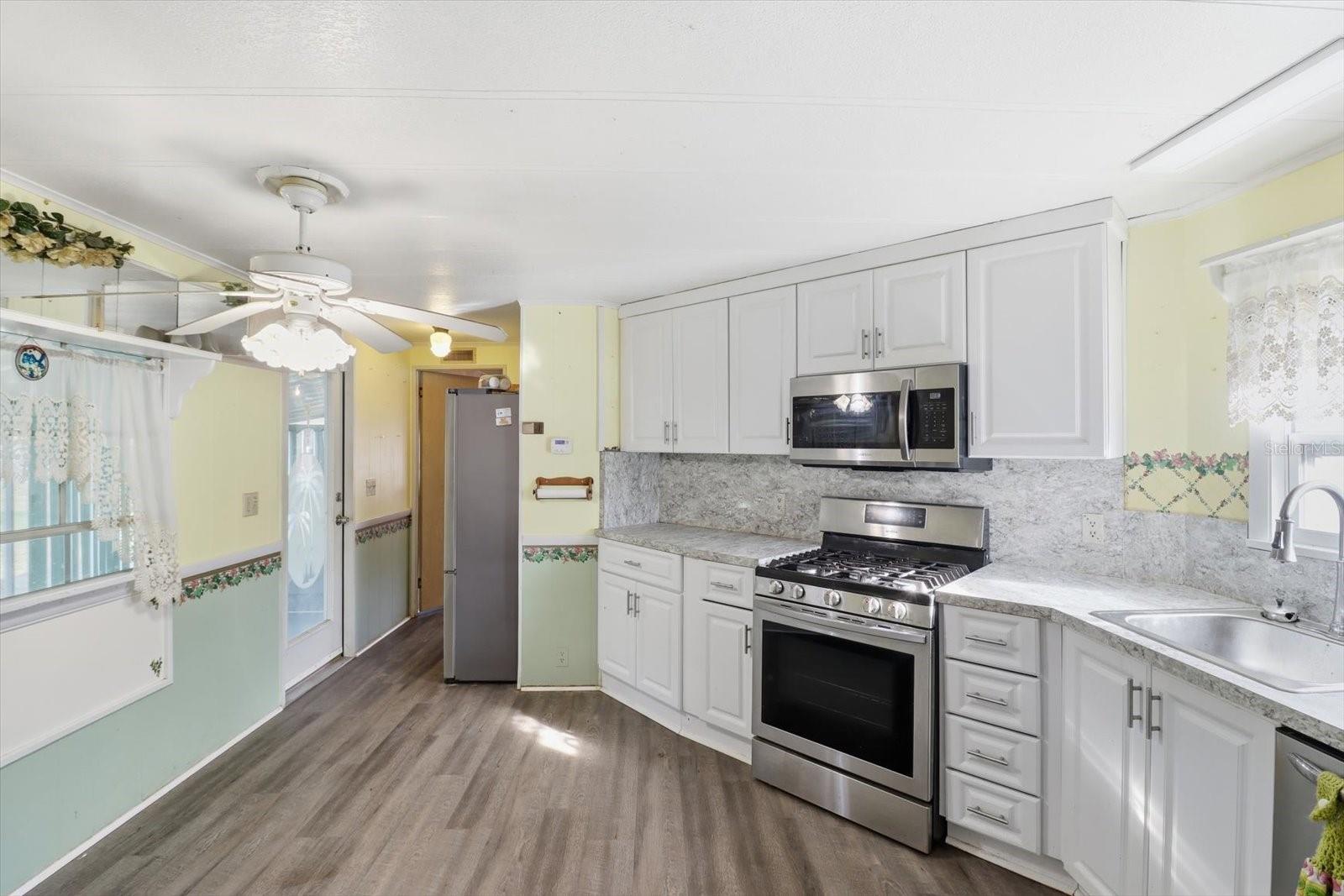 Image 17 of 41 For 939 Crystal Crest Terrace