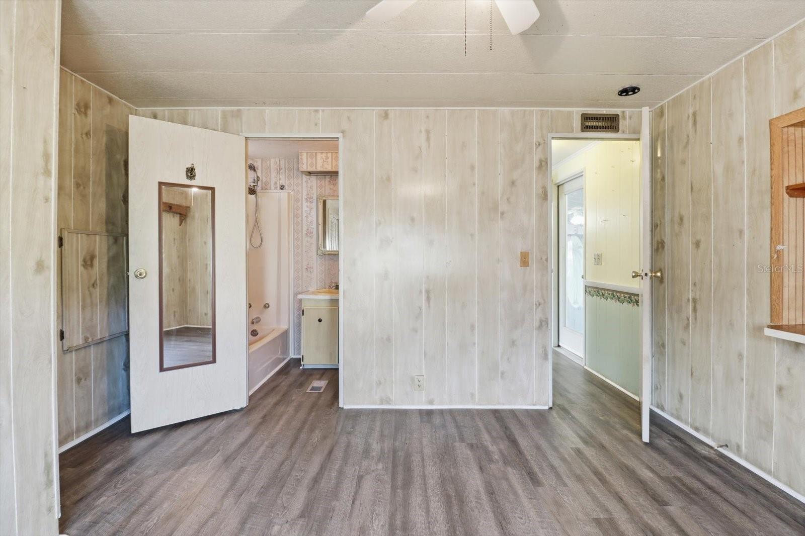 Image 27 of 41 For 939 Crystal Crest Terrace