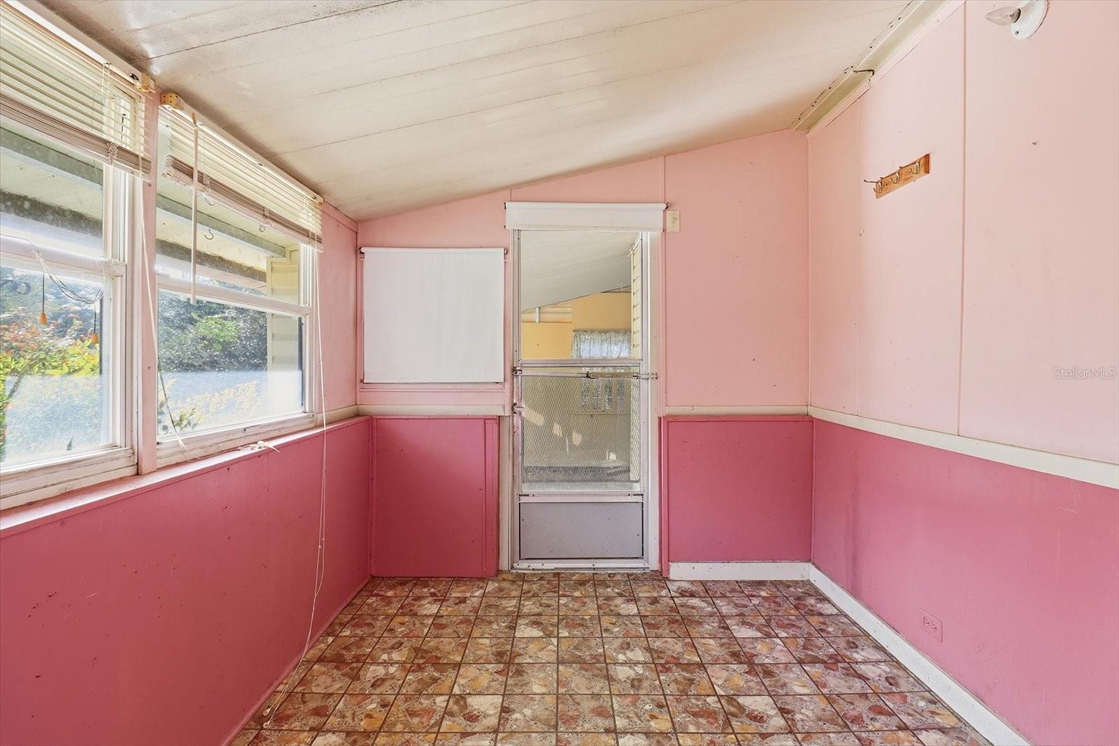 Image 29 of 41 For 939 Crystal Crest Terrace