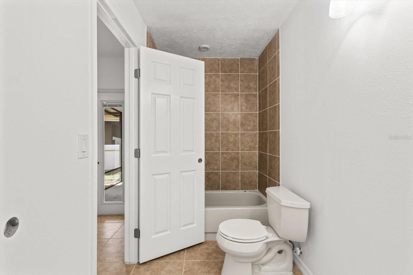 Image 20 of 58 For 11546 Clubview Drive