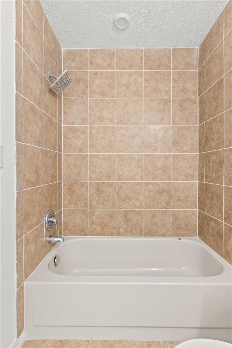 Image 21 of 58 For 11546 Clubview Drive