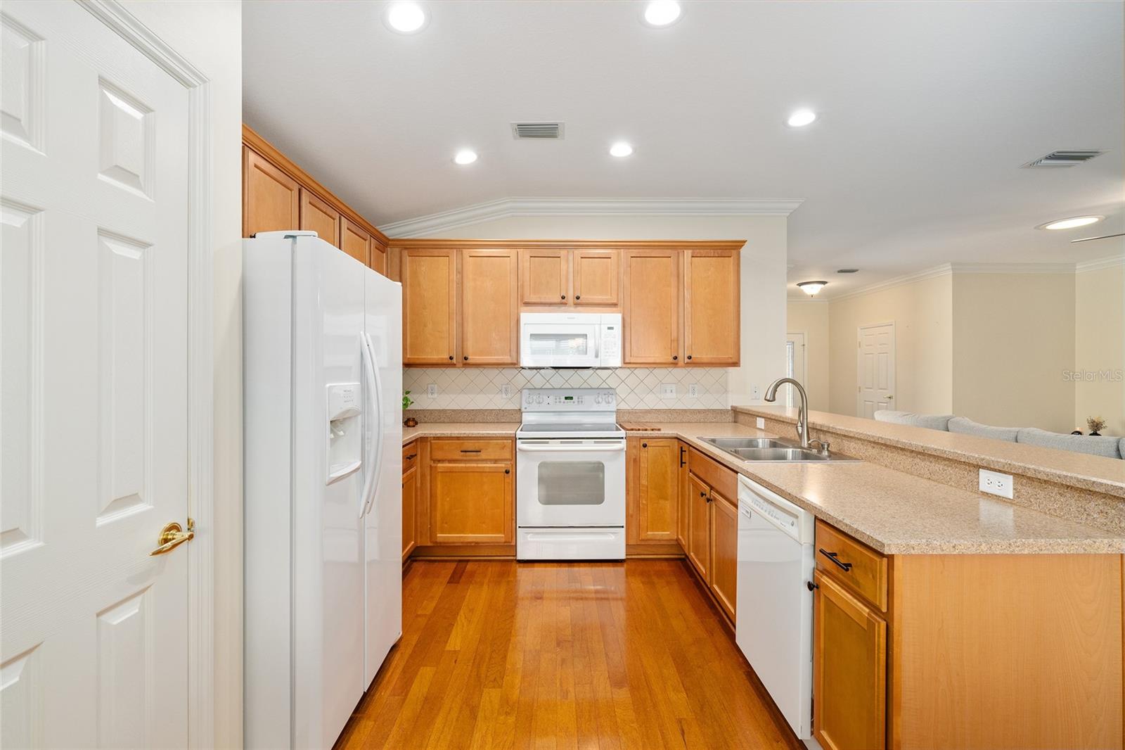 Image 19 of 73 For 13883 94th Avenue