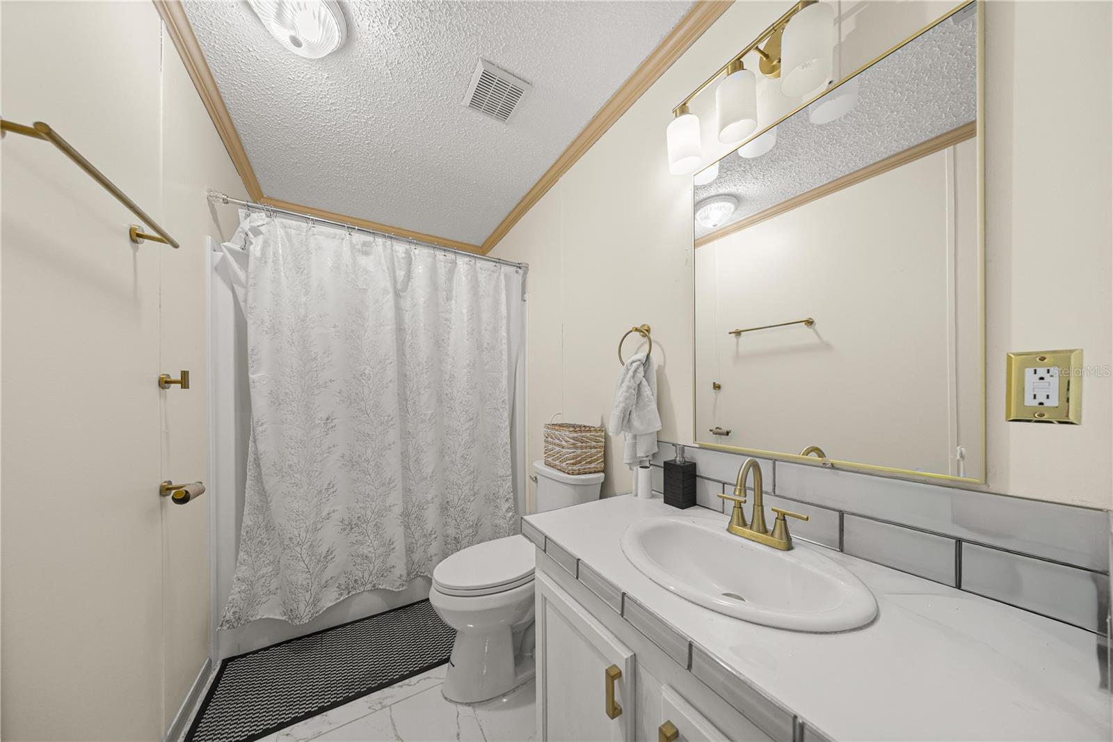 Image 16 of 32 For 17725 160th Avenue