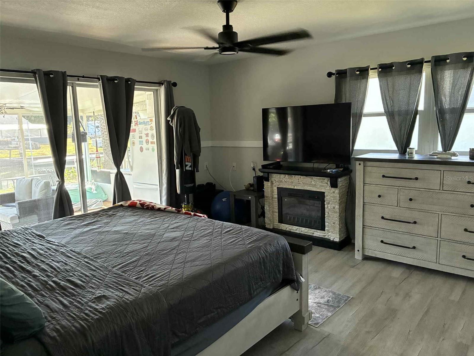 Image 16 of 31 For 571 14th Place