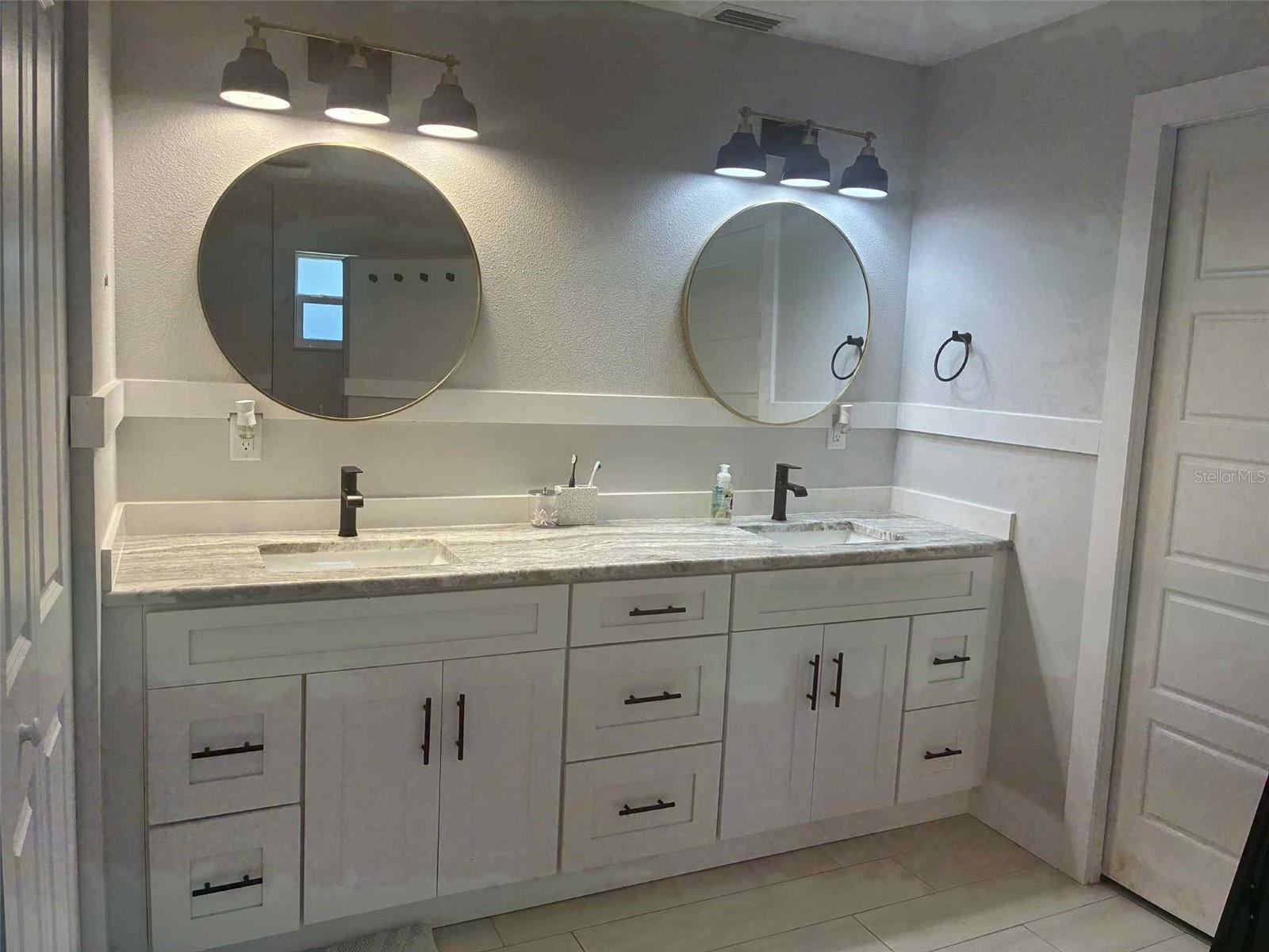 Image 17 of 31 For 571 14th Place