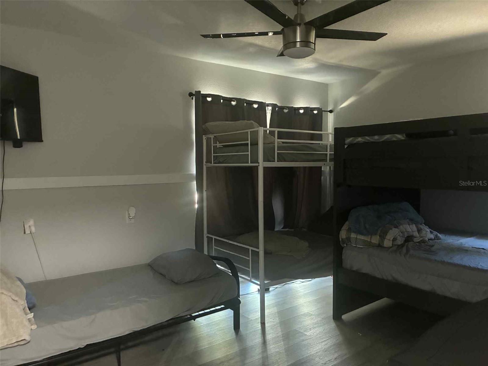 Image 22 of 31 For 571 14th Place