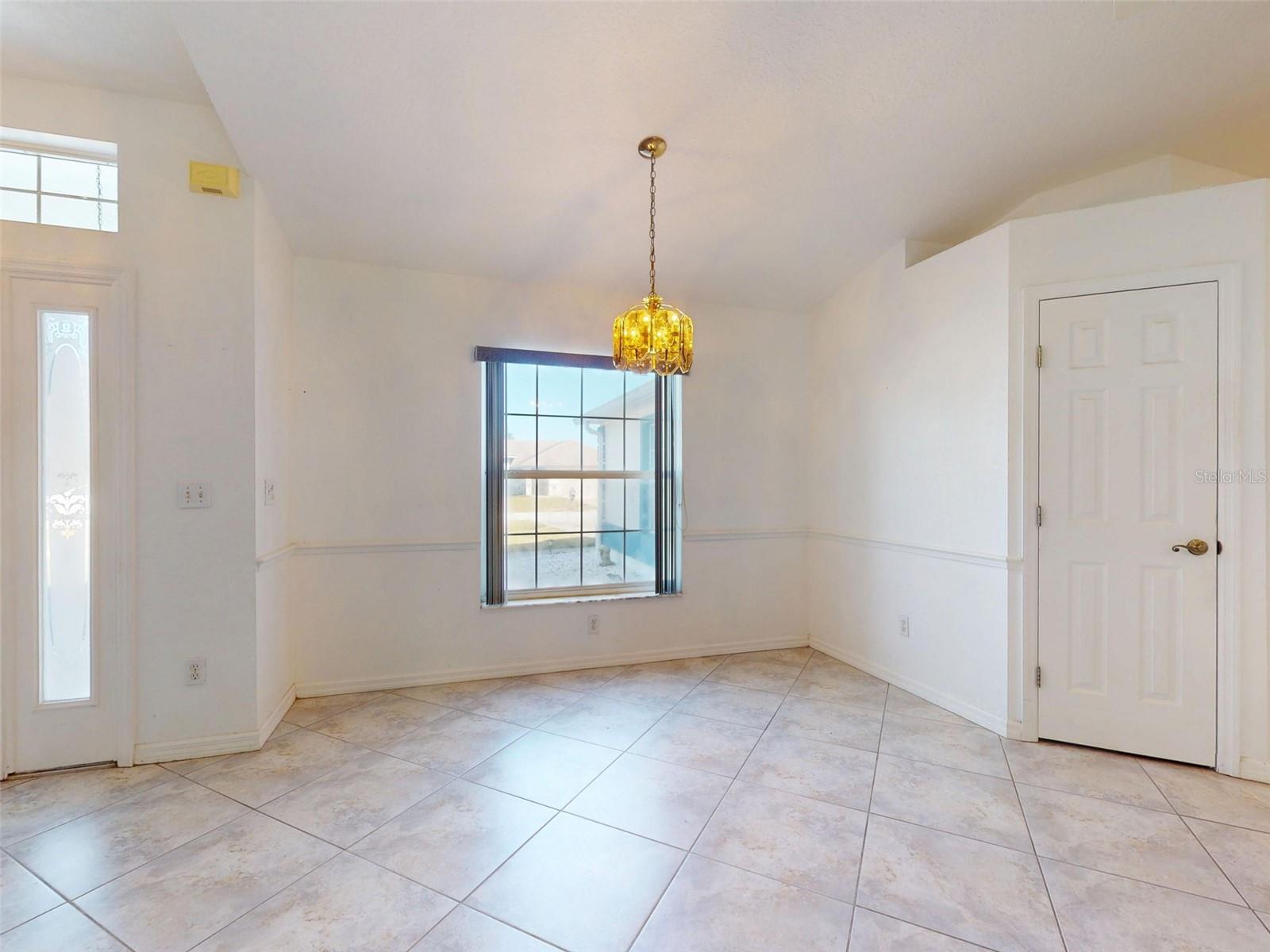 Image 10 of 39 For 7558 103rd Loop