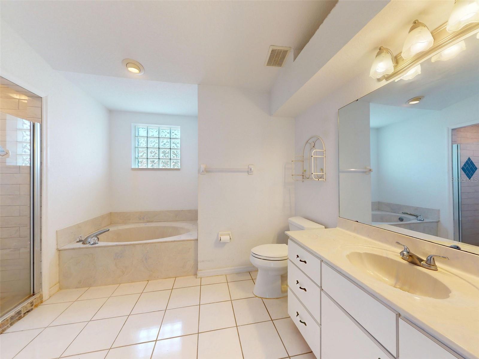 Image 14 of 39 For 7558 103rd Loop