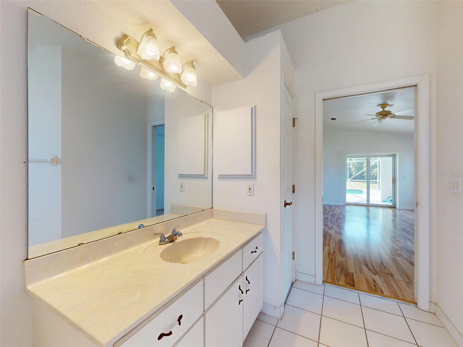 Image 15 of 39 For 7558 103rd Loop