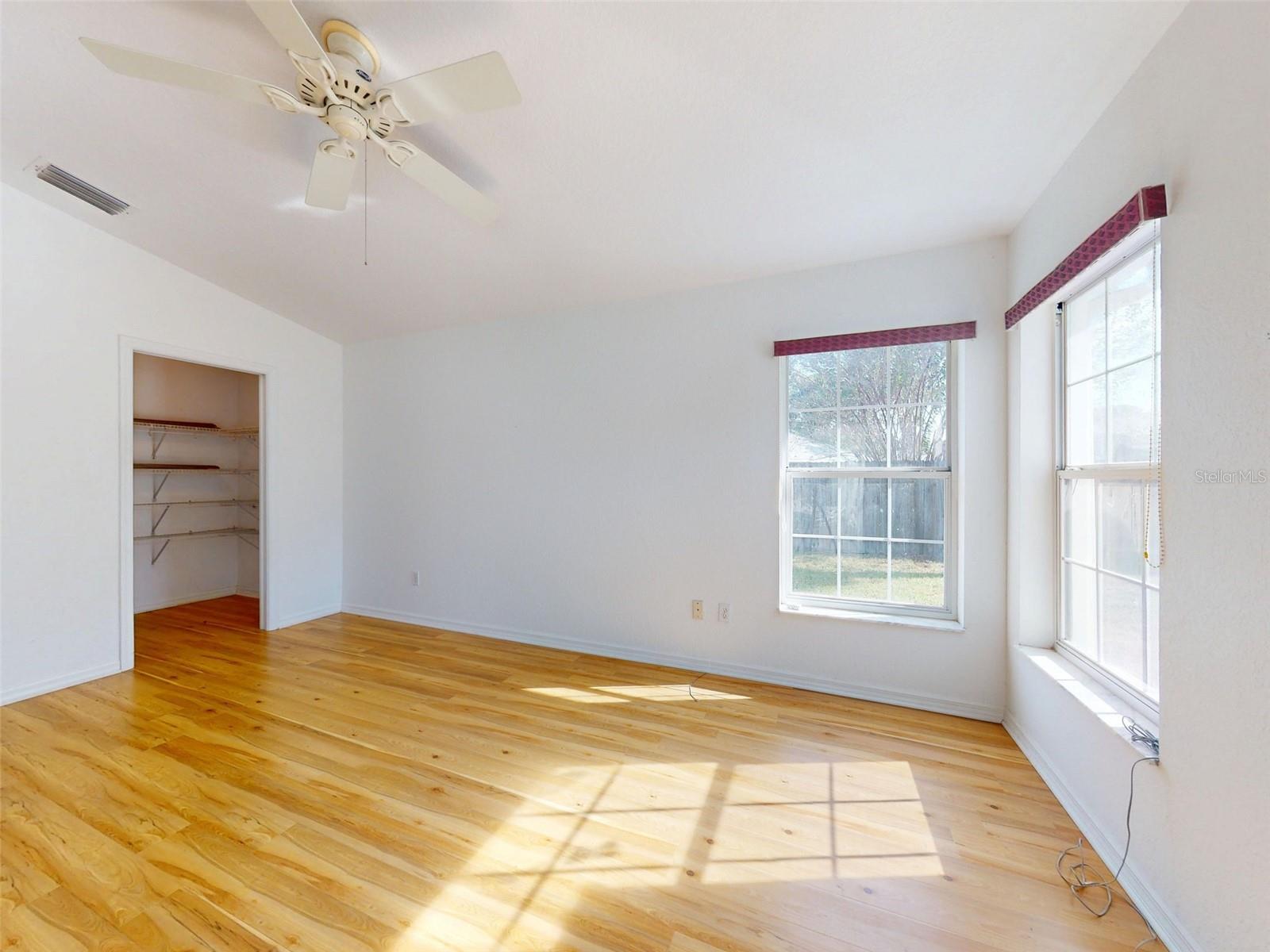 Image 24 of 39 For 7558 103rd Loop