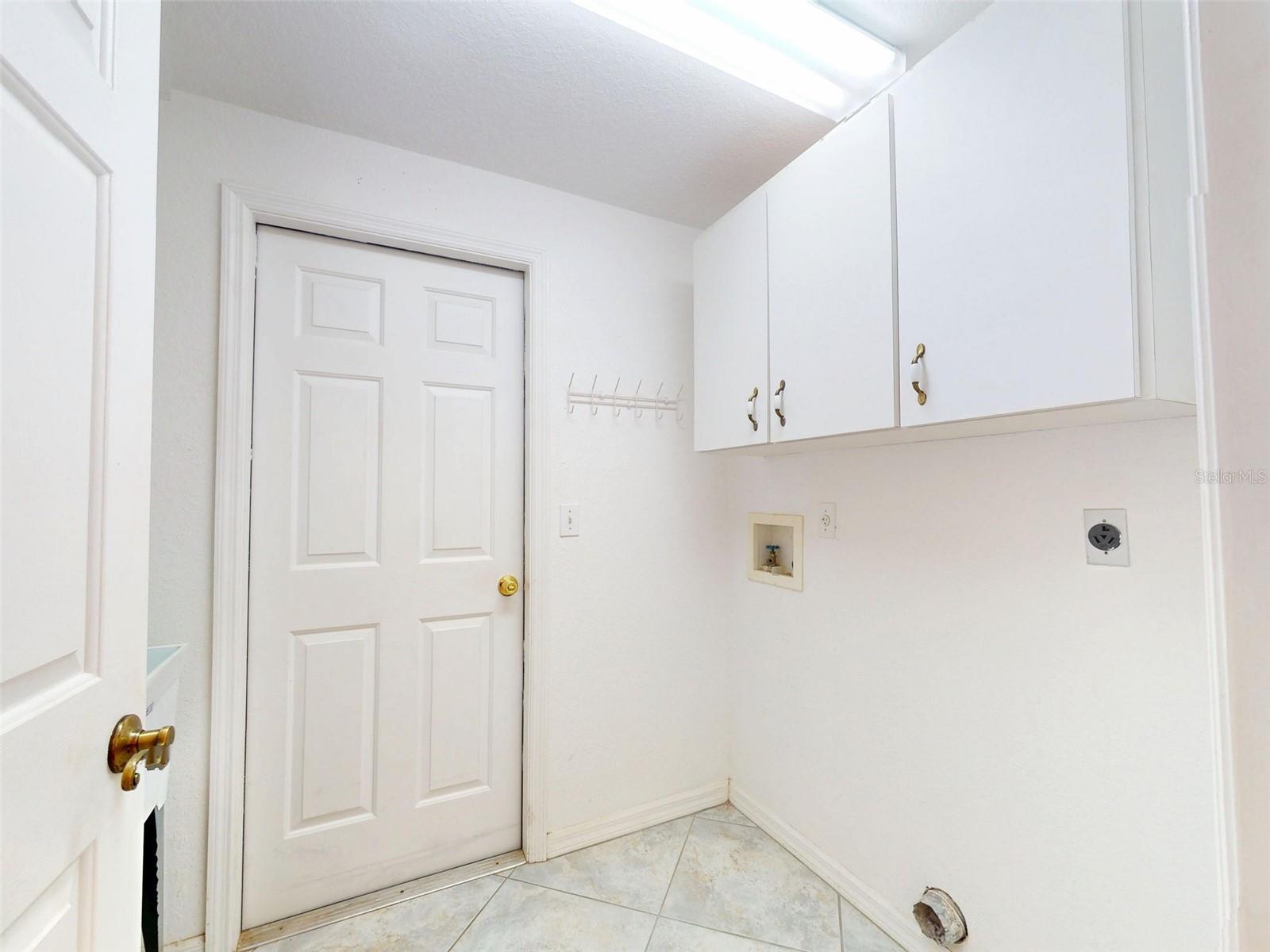 Image 25 of 39 For 7558 103rd Loop