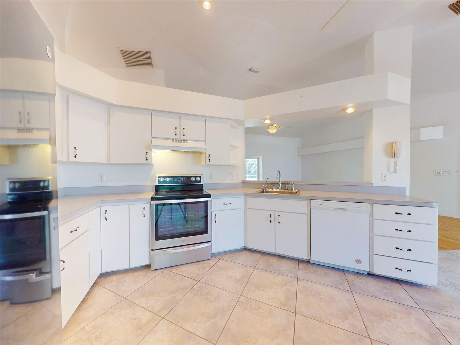 Image 4 of 39 For 7558 103rd Loop