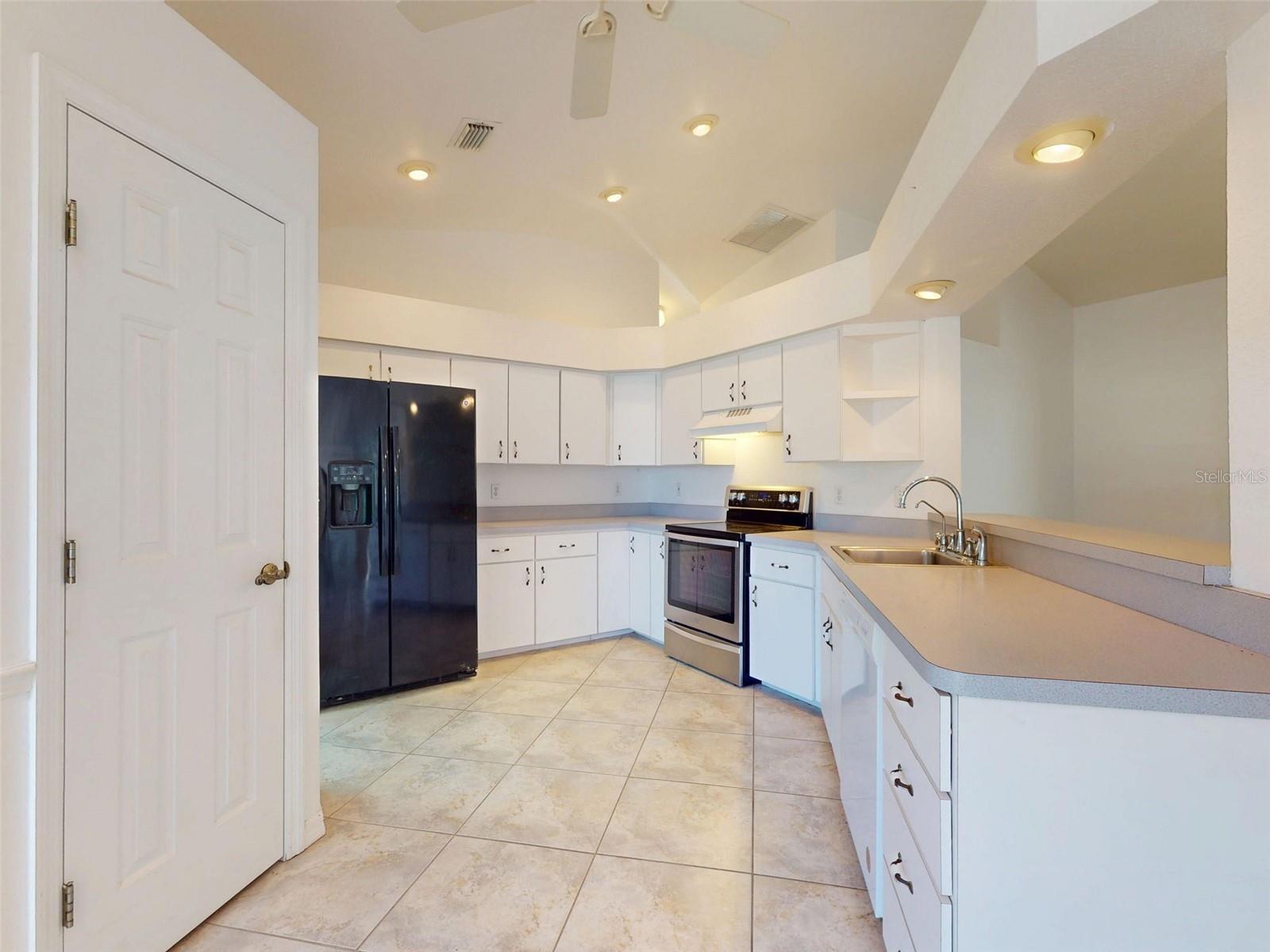 Image 5 of 39 For 7558 103rd Loop