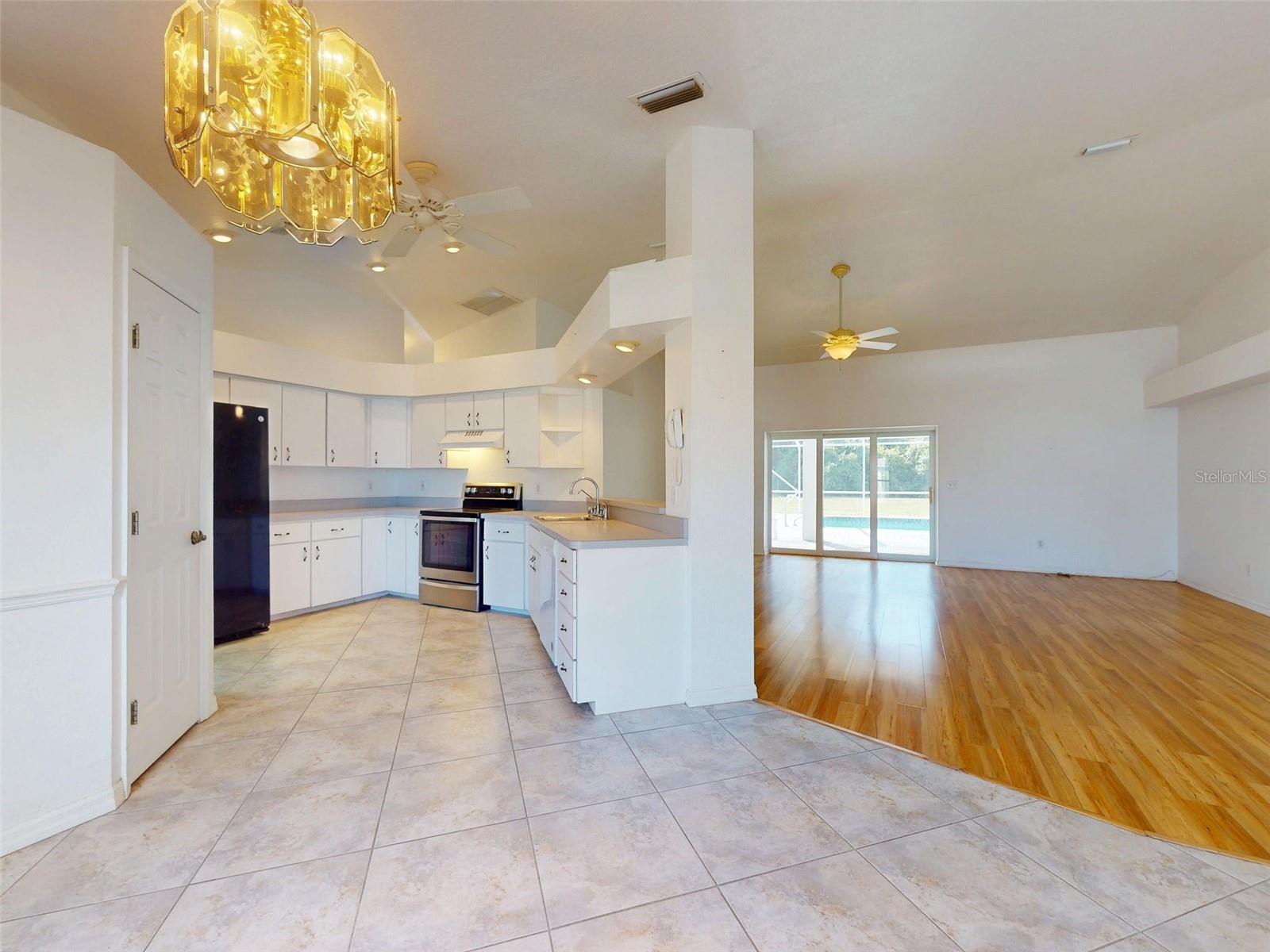 Image 8 of 39 For 7558 103rd Loop