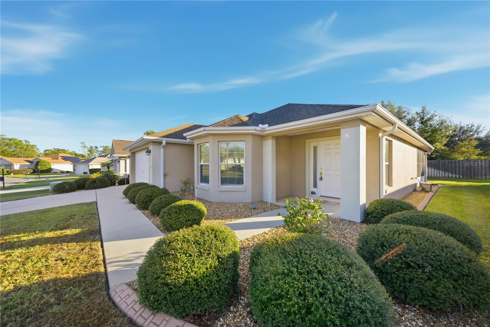 Listing photo id 1 for 9175 118th Loop