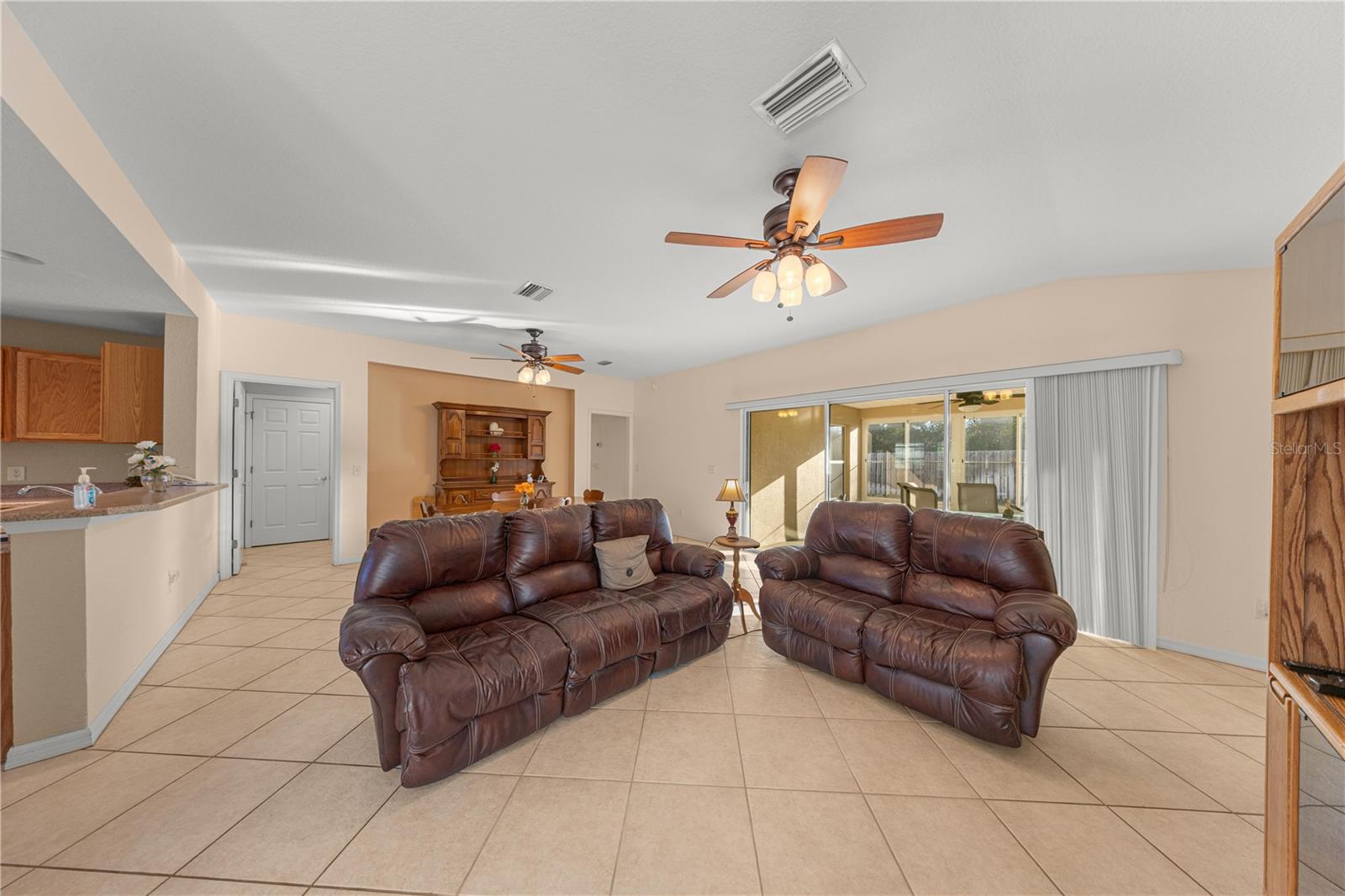 Listing photo id 3 for 9175 118th Loop